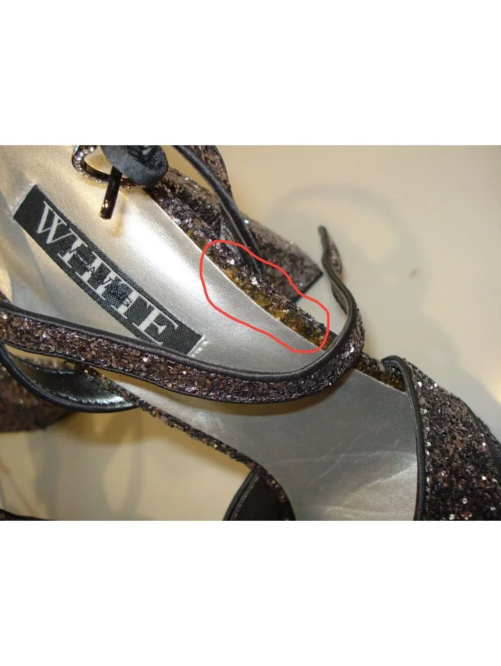 BNWT White by Vera Wang Grey & Black Glitter Heels / Sandals Women's Size 10